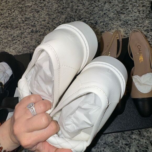 Chanel White Turnlock Quilted Loafers 42 - Picture 4 of 5